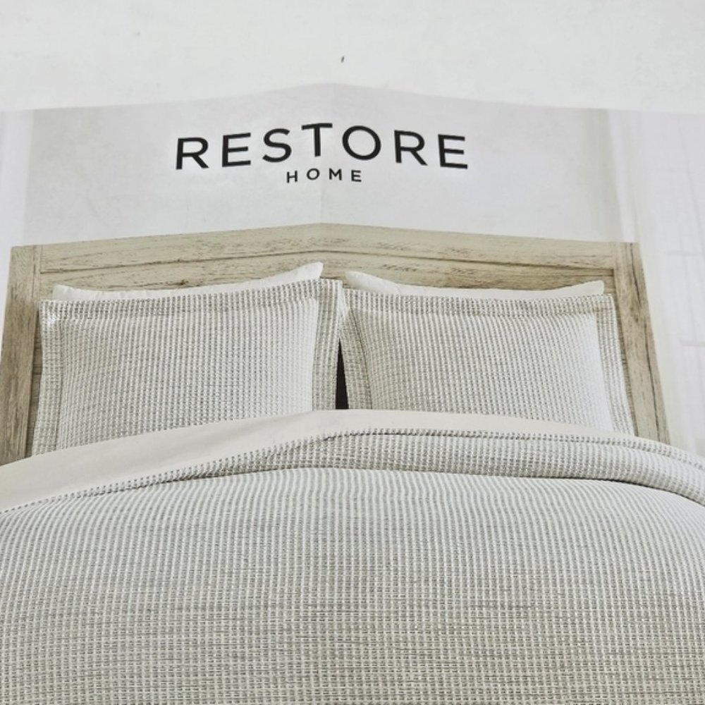 RESTORE King Size Comfroter and Shams